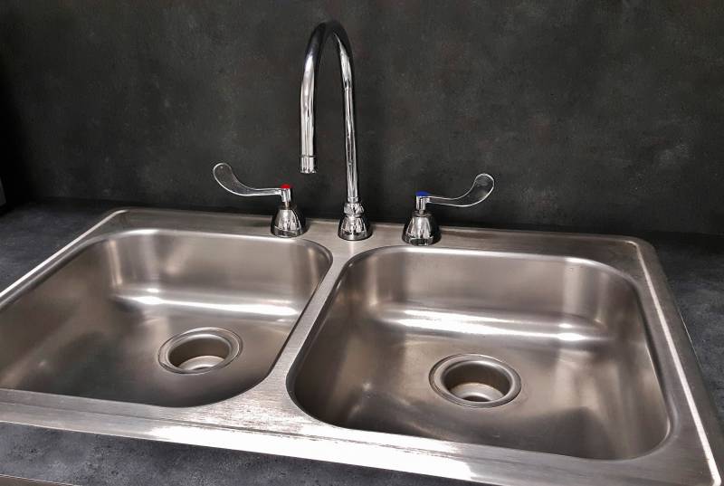 Pourquoi choisir un évier en inox pour l'aménagement d'une cuisine à Marseille 
