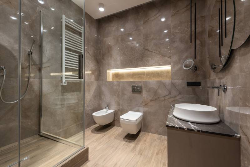 Trouvez le carrelage imitation marbre parfait pour votre projet de rénovation de salle de bain à Montpellier 