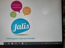 Couverture Sanary-sur-Mer recherche entreprise de toiture pour rénover ma toiture traditionnelle abîmée avec pose de fenêtre de toit à Bandol